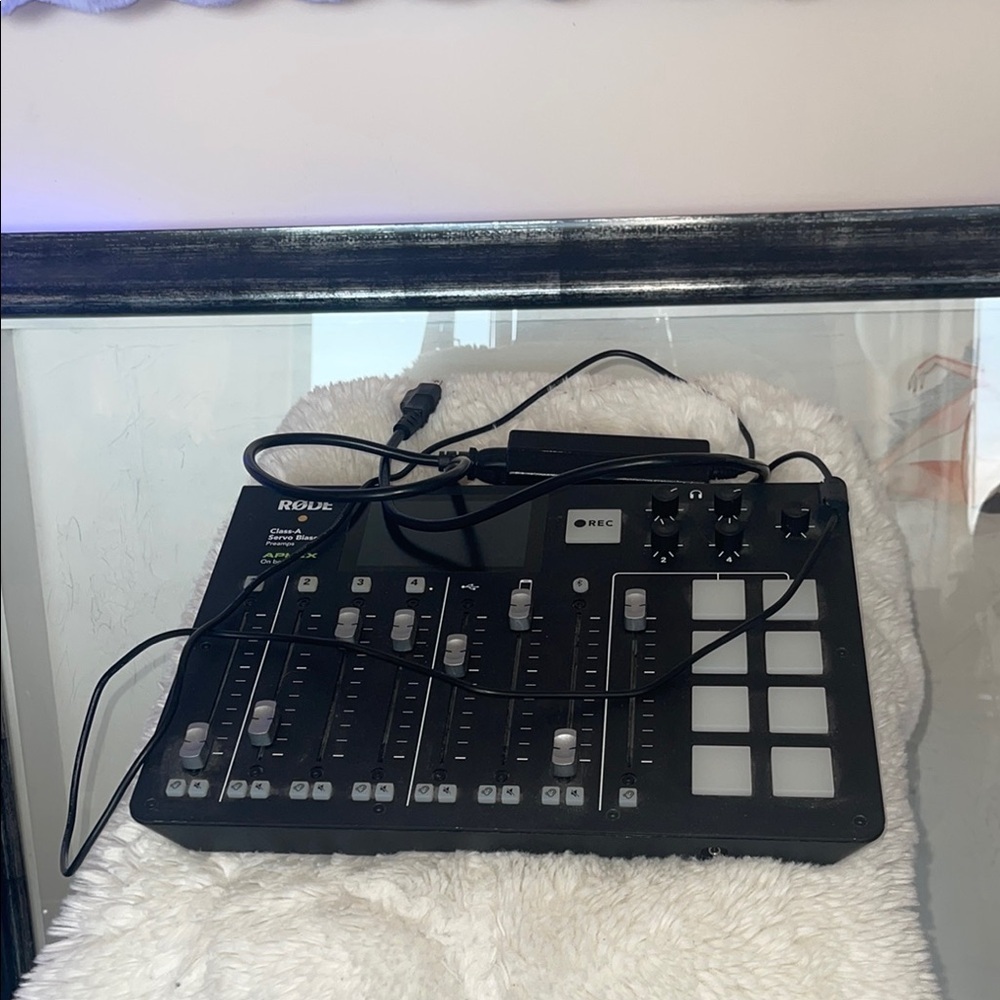 Rode Black Audio Mixer rides caster pro Class Aservo Biased APHEX like new